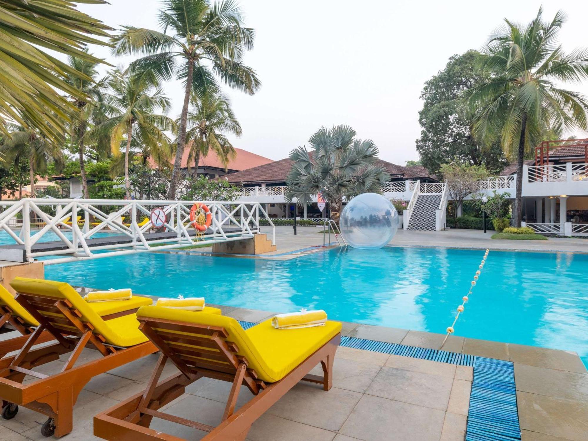 Novotel Goa Dona Sylvia Resort Cavelossim Exteriör bild